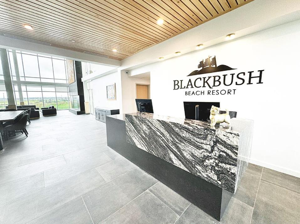 Covehead Blackbush Beach Resort מראה חיצוני תמונה